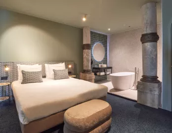 Suite met ligbad zwanger.jpg
